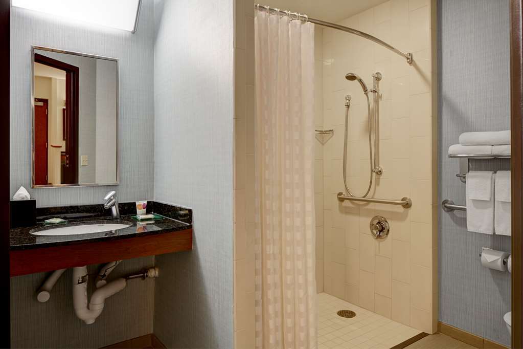 Hyatt House Indianapolis Fishers Room photo
